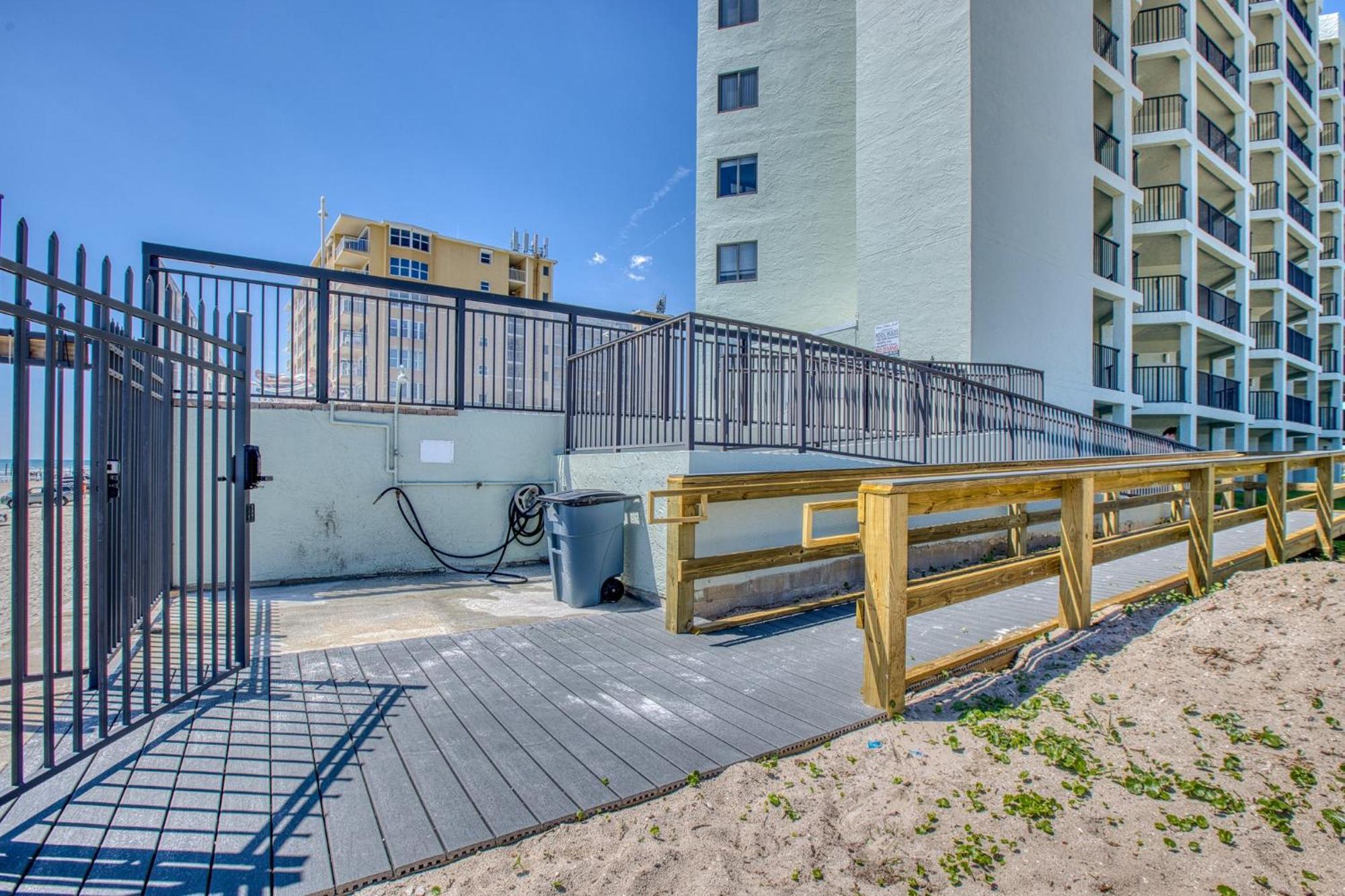 Ocean View With A Beachfront Pool At Ocean Trillium Condo ~ 602 New Smyrna Beach Exterior photo